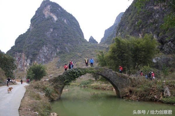 很多景点照片都是这样，套个滤镜美呆了，实地一看坑死人!