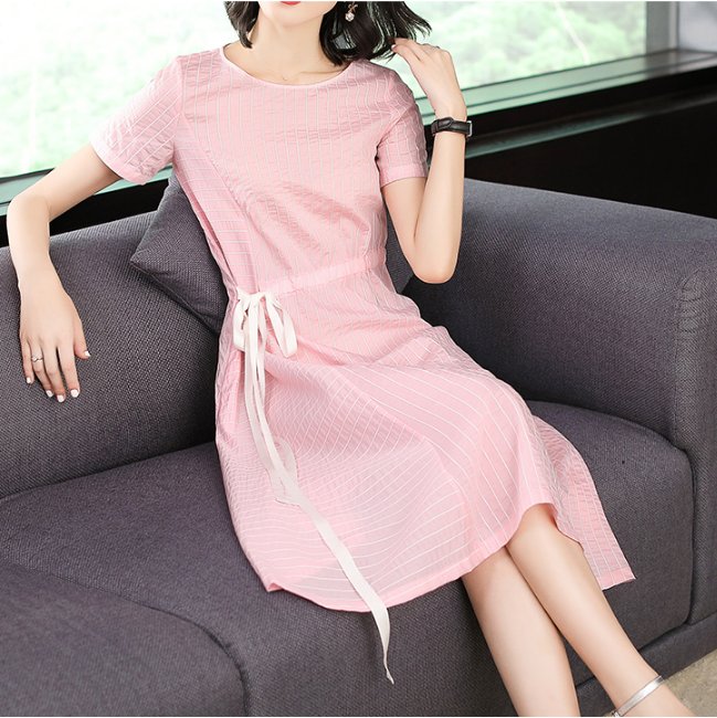 成熟的女人都这样选连衣裙!性感迷人惹人爱，一路上回头率爆表