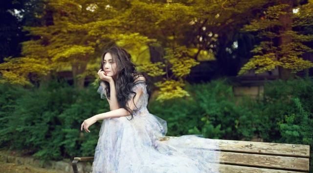设计■张馨予婚后穿搭性感诱人,好身材一览无遗,网友:何教官不吃醋吗
