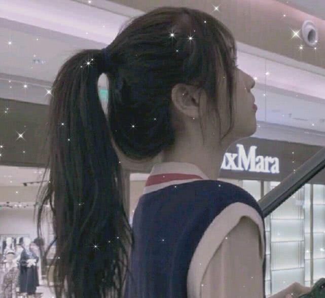  女生|女生脸上有这“3特征”，别再“披头散发”了，扎起来你会更美！