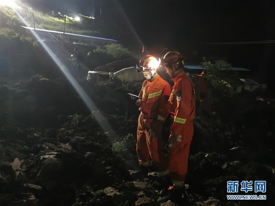 成昆铁路突发数万方岩体崩塌 有抢险人员失联