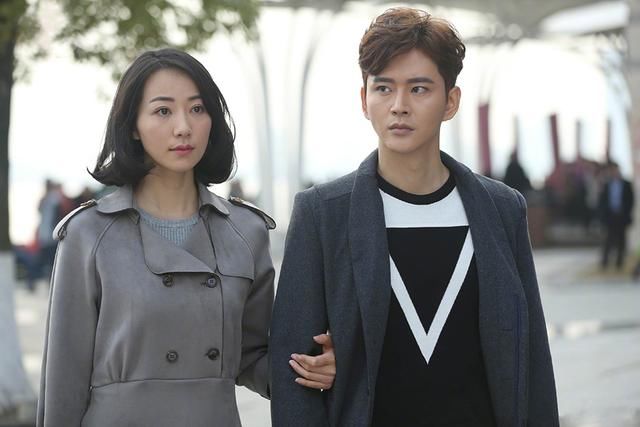 衣品不出错的韩雪却被剧中造型坑了，短发配大衣，全靠颜值撑气场