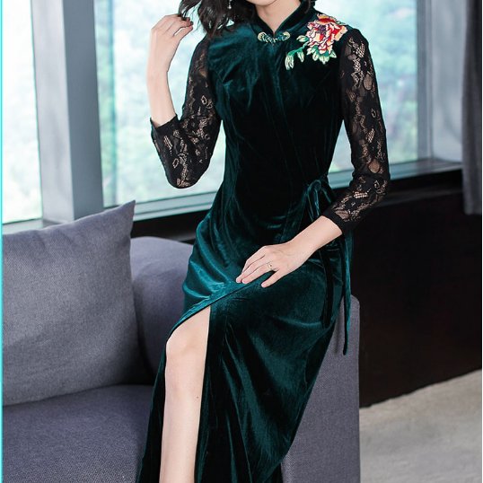 把统统连衣裙比下去的旗袍裙，搭开衫+裸鞋，60后妈妈穿洋气飞