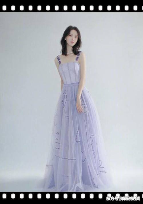 金晨穿浅紫色连衣长裙 整个人都紫起来了 28岁的她就是小仙女