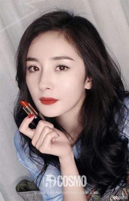 彩妆迷｜衣橱中必有小黑裙，那么唇膏中的“小黑裙”是哪个色号？