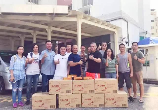  月饼：全国网友爱心接力 香港警察收到“爱心月饼”