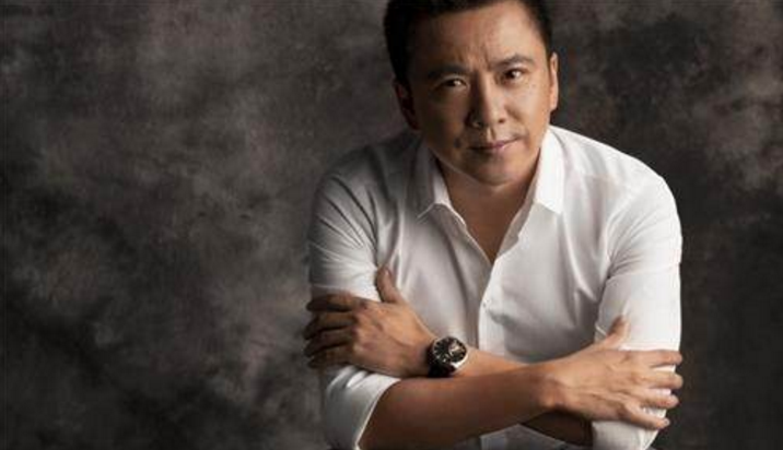 铲屎官爆585名演员猛料，华谊给出回应，网友：终于坐不住了！