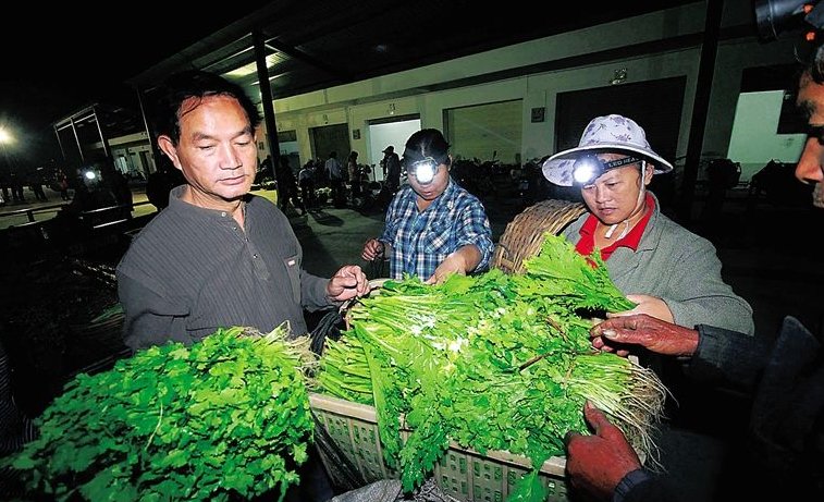  #24小时#凌晨三点的中国你见过吗？老外感叹：难怪中国发展这么