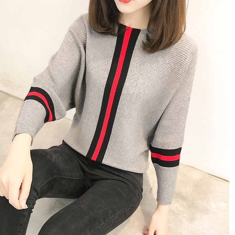 难怪8090后都不穿裙子了，当下流行这样的毛衣，洋气又保暖