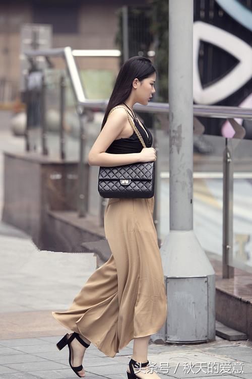 街拍：清爽性感飘逸的小姐姐，性感又不失温柔非常漂亮！