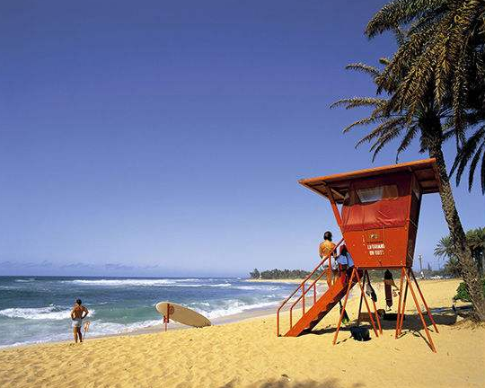 世界上最温柔的海:海里无一动物能存活,却能让人类晒太阳看报纸