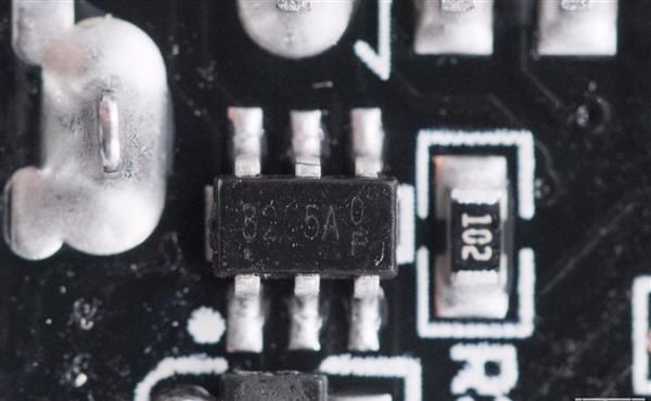 云星电子|三口USB+27瓦快充 米家插线板拆解:用料精细