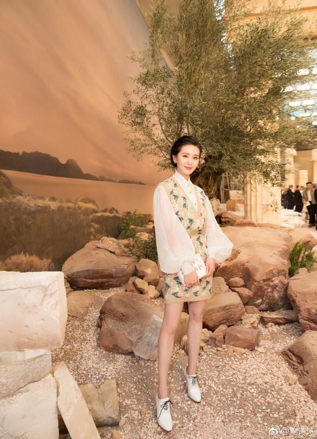 刘诗诗放过大背头放过自己 做个美美长发小仙女不好吗?