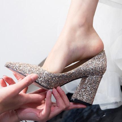婚鞋，是每个女孩都渴望的“水晶”鞋！毕竟一生只有那么一次