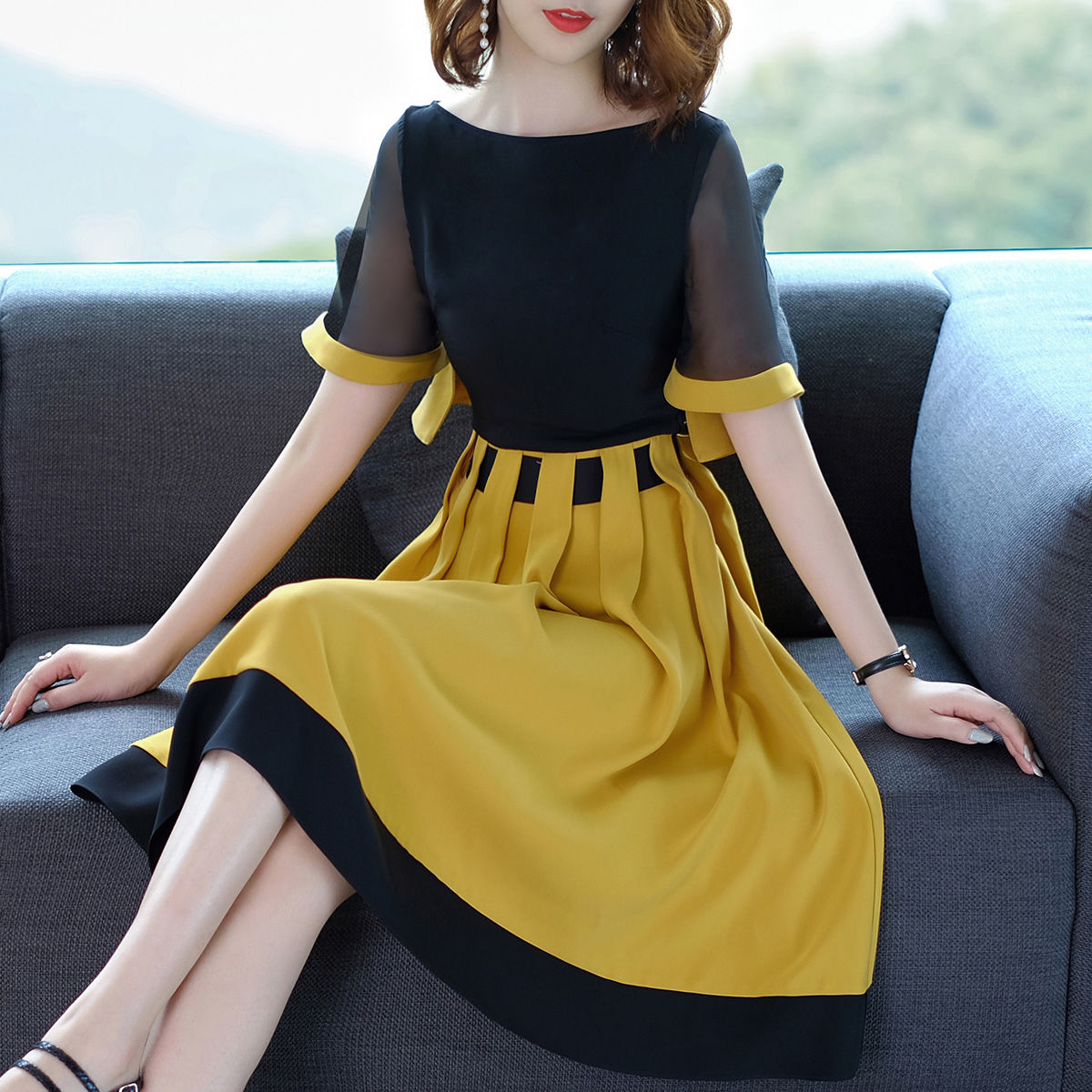 好的，我知道妈妈们都爱什么样的衣服了，看哪!都在这儿呢