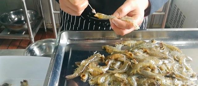  「将基围虾」淮扬菜大厨教你蒜蓉酱+蒜蓉粉丝蒸虾做法，好吃上档次，操作简单