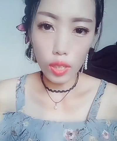 抖音一妈妈说女儿嫁不出去，女儿化妆后，母亲立马联系相亲对象