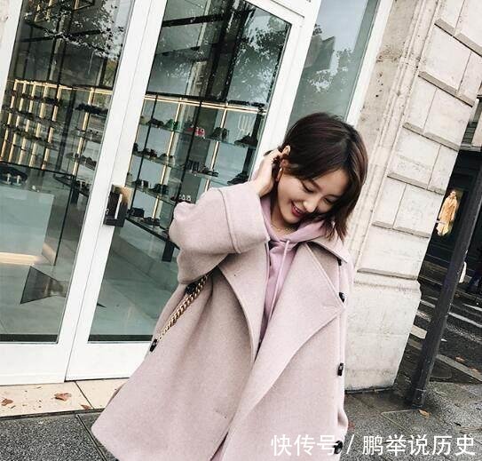 「卫衣」冬天卫衣怎么穿更年轻搭配袜裤还是牛仔,个性保暖最重要