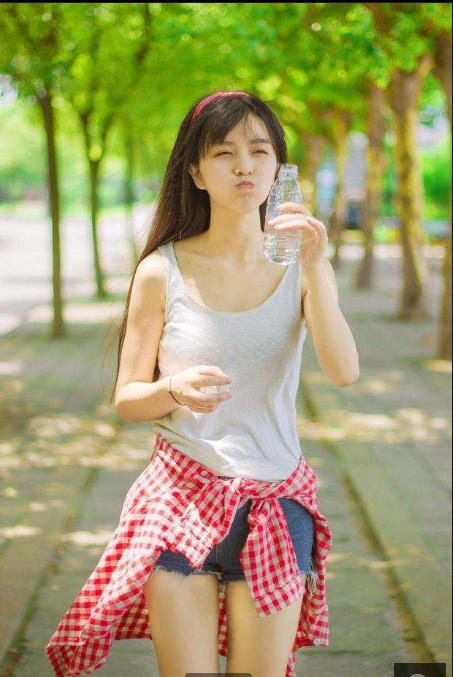 紧身裤再也不用担心臃肿带来的烦恼，释放女性的浪漫气质