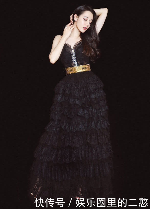 迪丽热巴太不小心了，选错裙子胯宽了几倍，这样的裙子谁敢穿？