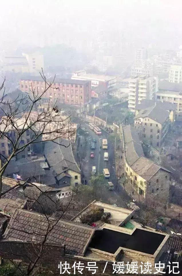 70年代，解放碑还是最高的建筑——老照片上的重庆记忆
