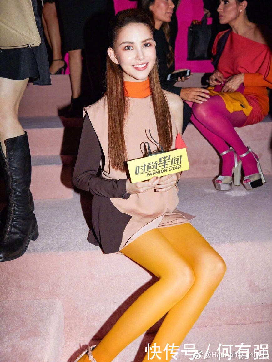 长腿女神霸道来袭！25岁昆凌穿复古连衣裙尽秀大长腿，网友：女神