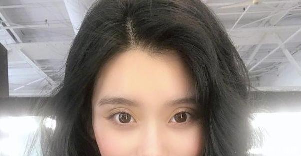 奚梦瑶被维密官宣代言人，网友P去年摔跤照，她一句话回应