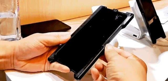 『Redmi』抢先华为、京东方一步,Redmi成功实现可量产LCD屏幕指纹
