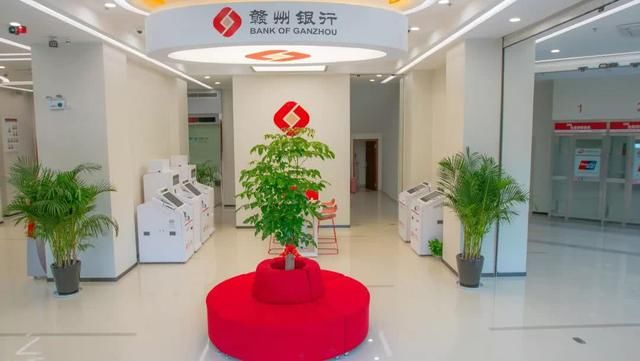 把1万元和两个五千元存银行，哪个利息更多？不说了我先去存钱了