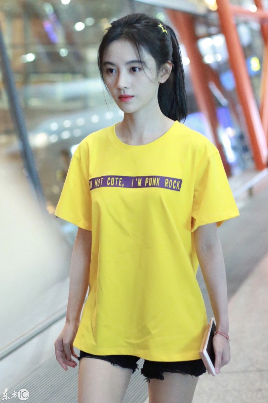 来感受一下4000年难得一遇的美女--鞠伟婧