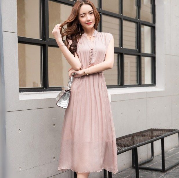 信吗，绝对让你一饱眼福，看下图女人穿的是什么，美丽大方贼洋气