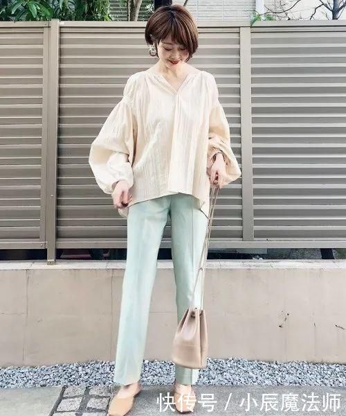 『看起来』春季穿搭不得不试的米色系上衣,给你邻家女孩的错觉!