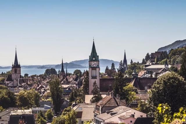 瑞表都在哪里产？百达翡丽和江诗丹顿是邻居吗？