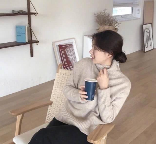  [能体现出女]出行穿衣搭配太呆板，时尚潮流漂亮小姐姐用休闲服装开展配搭，結果超好看