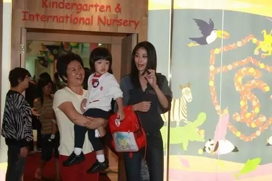 脸再大也拒绝整容 回怼代孕传闻 她是香港最后一个天后也是现实版