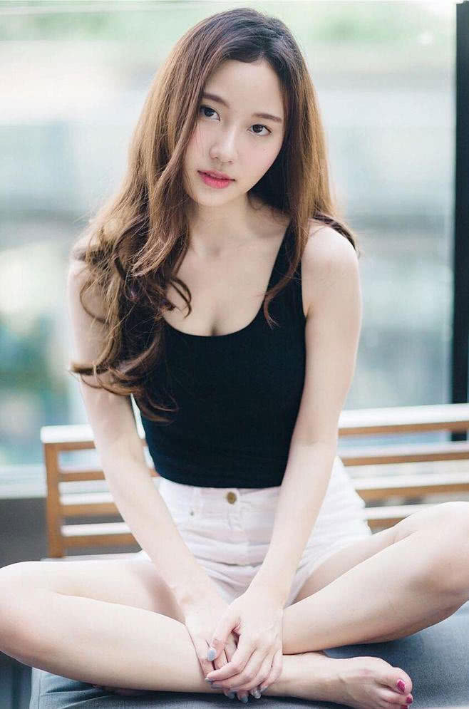 紧身裤整体看起来很有质感,尽显浪漫甜美气息,一点也不挑人