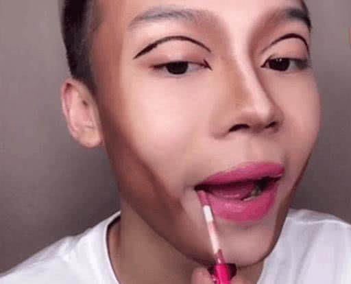 小哥“神还原”女生化妆过程,画完妆后效果“惊人”,网友:笑喷了