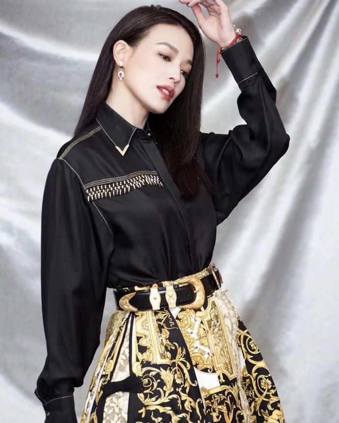 舒淇素颜照曝光,素面朝天接地气,网友:这才是42岁最美的样子