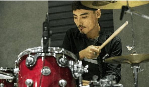 卓伟这次再曝猛料，知名女星还没离婚这边就出轨了