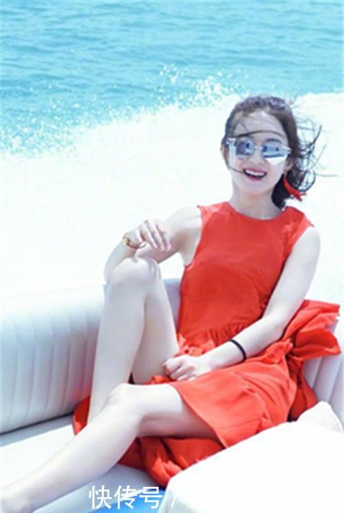 赵丽颖终于穿对了，显高又显瘦，时尚感爆棚，小土妞终于开窍了