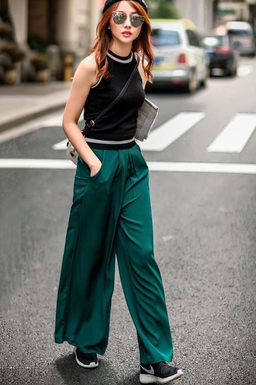 这两位女星称得上干净，她俩都爱阔腿裤，这样穿不露光