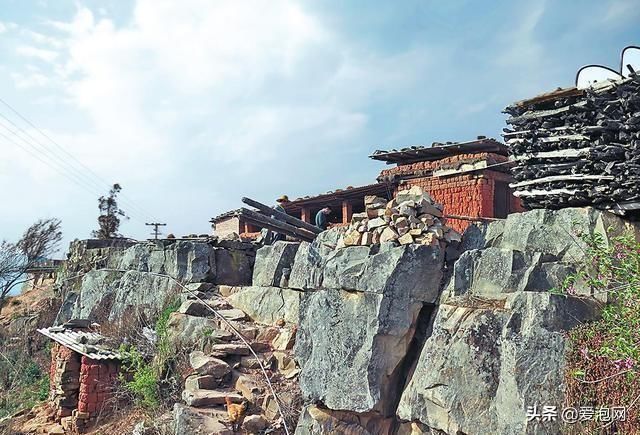 藏在云南哀牢山中石板上的村落，鲜为人知的神秘小村！