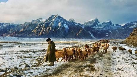 我国沙漠中的奇观：地表之下居然藏着海洋，地下水的来自哪?