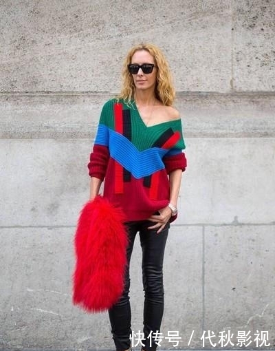 【酒红色】建议皮肤黑黄的女人,毛衣多穿这3个“显白色”,上身减龄显气色