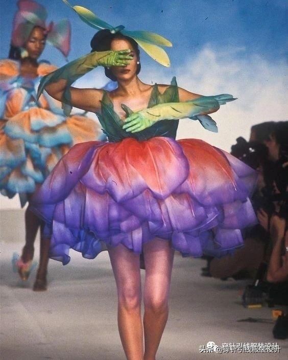  『秀场』服装设计的永恒主题——花朵，有哪些令你印象深刻的花朵秀场呢？