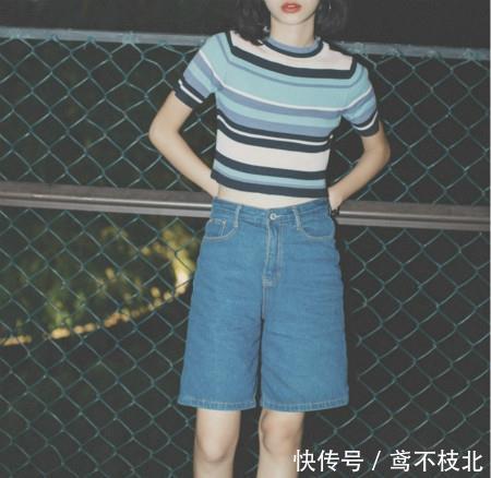  [双腿]遮肉的破洞牛仔裤，展现曼妙身姿，举手投足间尽是女人味