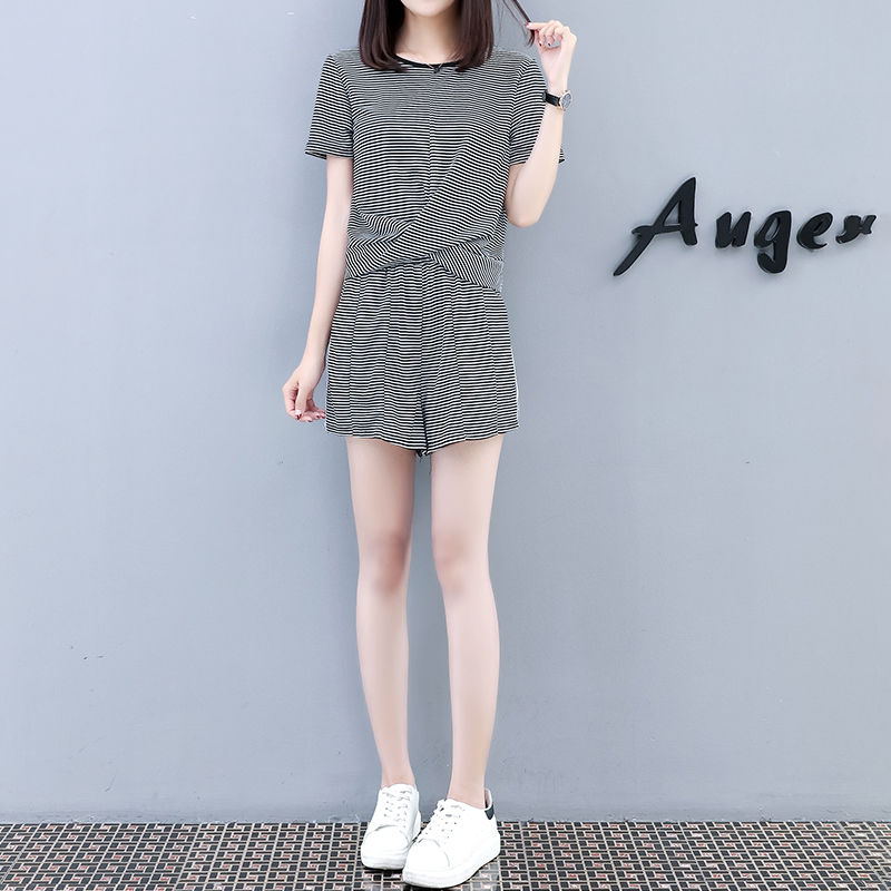 越懒的女人越幸福，看她们穿今年的时尚套装，就知道为什么了