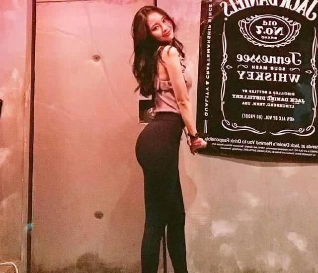 『美女』打底裤魅力,打底裤美女们青春靓丽,身材凹凸有致!尽显完美身姿