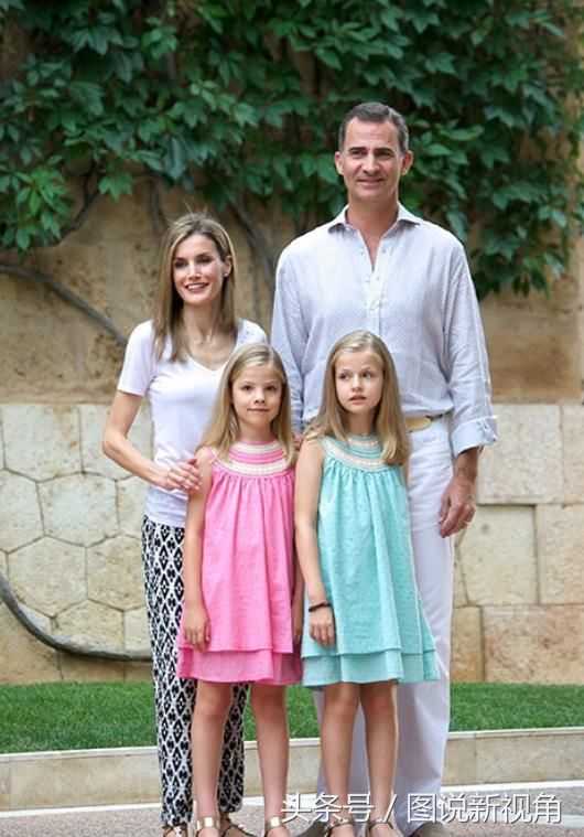 看完西班牙王后的4张手臂照，你会发现她的美由上而下