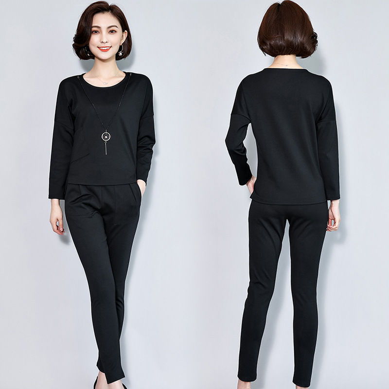 女人不会搭配简直”没法看“，终于等到时髦套装+高跟鞋，真迷人